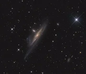 Неймовірний космічний балет між галактиками NGC 1532 та NGC 1531